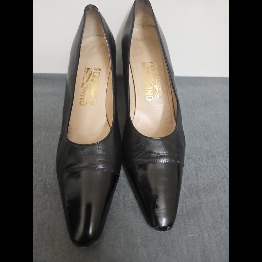 SALVATORE FERRAGAMO Vintage Cap Toe Patent Leather Spectator Heel Sz‎ 9.5AA